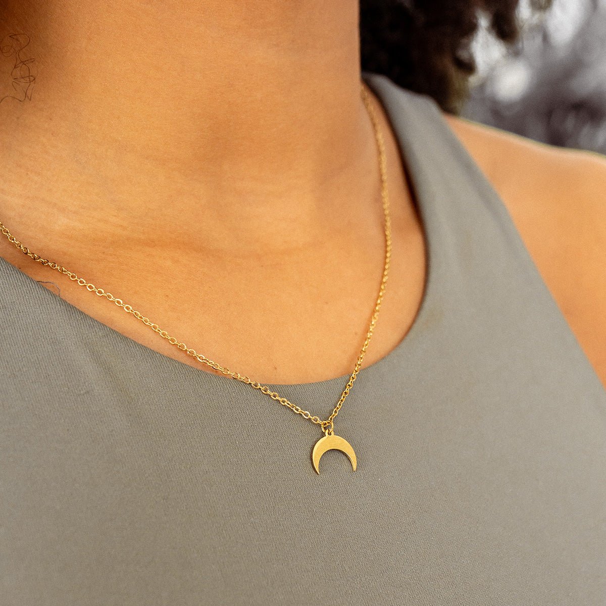 Colar Lua Pingente Banhado em Ouro 18K